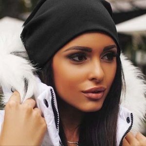 Slouchy Beanie Unisex in black new with tags